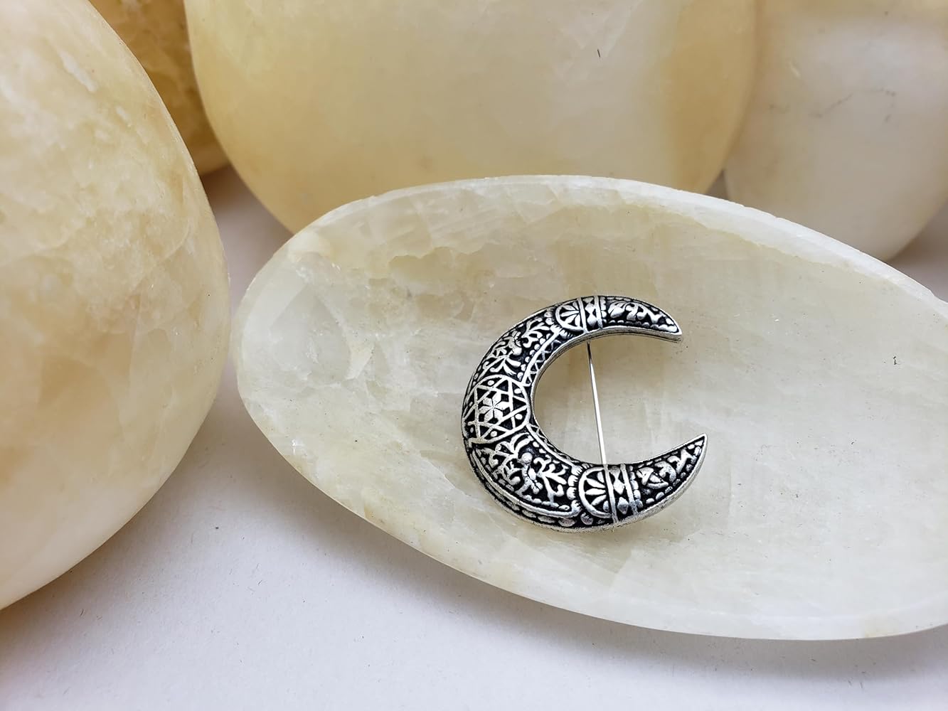 Amazon | 三日月ブローチ。, 金属, 宝石なし。 | ブローチ 通販